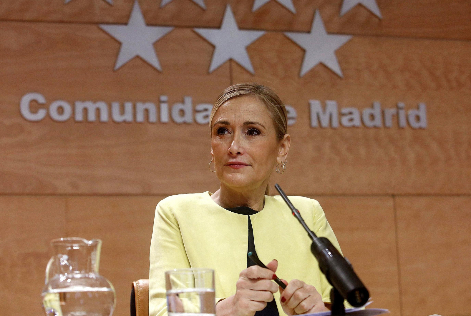 Cifuentes habla en rueda de prensa.