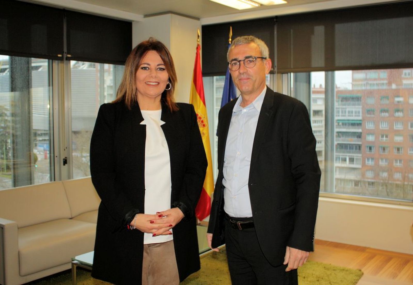 Elena Amaya, alcaldesa de Puerto Real, junto al director general de SEPES, Fidel Vázquez,