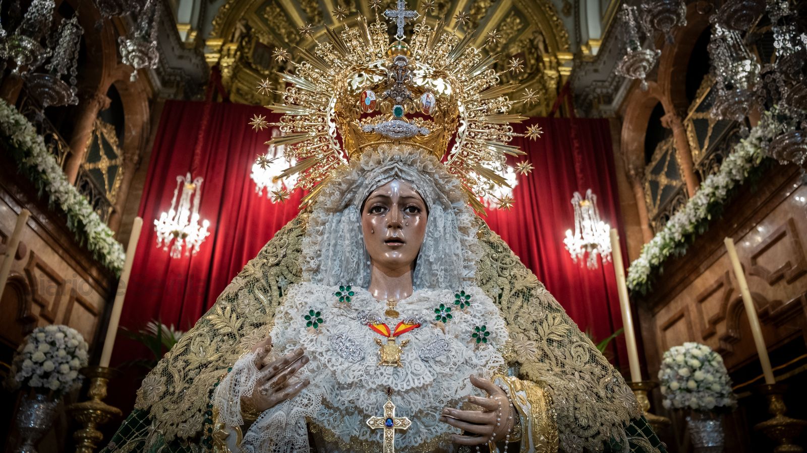 La veneración a la Virgen de la Esperanza Macarena, en imágenes