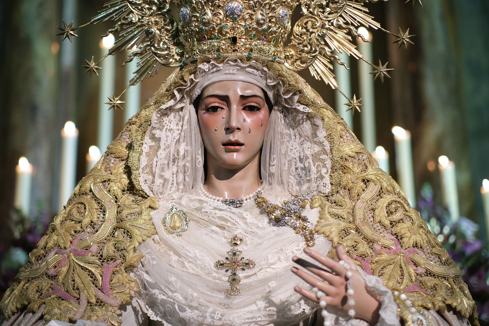 Las imágenes del besamanos a la Virgen del Rocío de la Redención