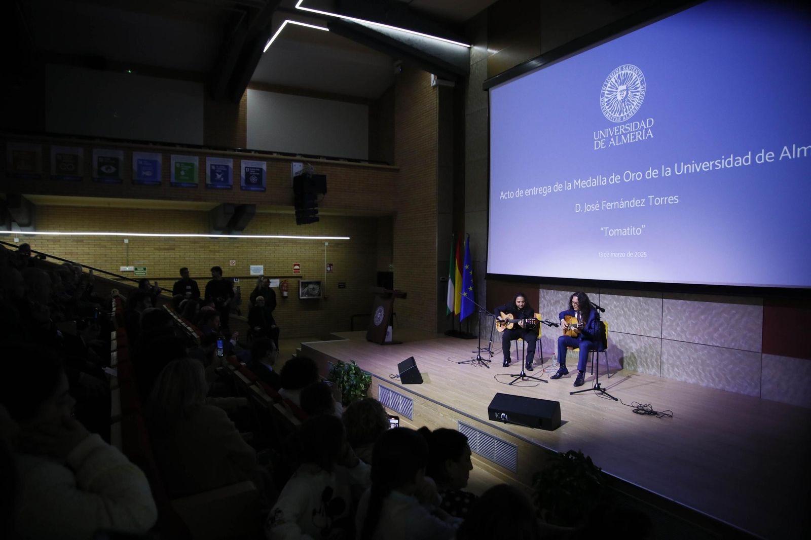 Las imágenes del acto de entrega de la Medalla de Oro a José Fernández Torres Tomatito, en la Universidad de Almería