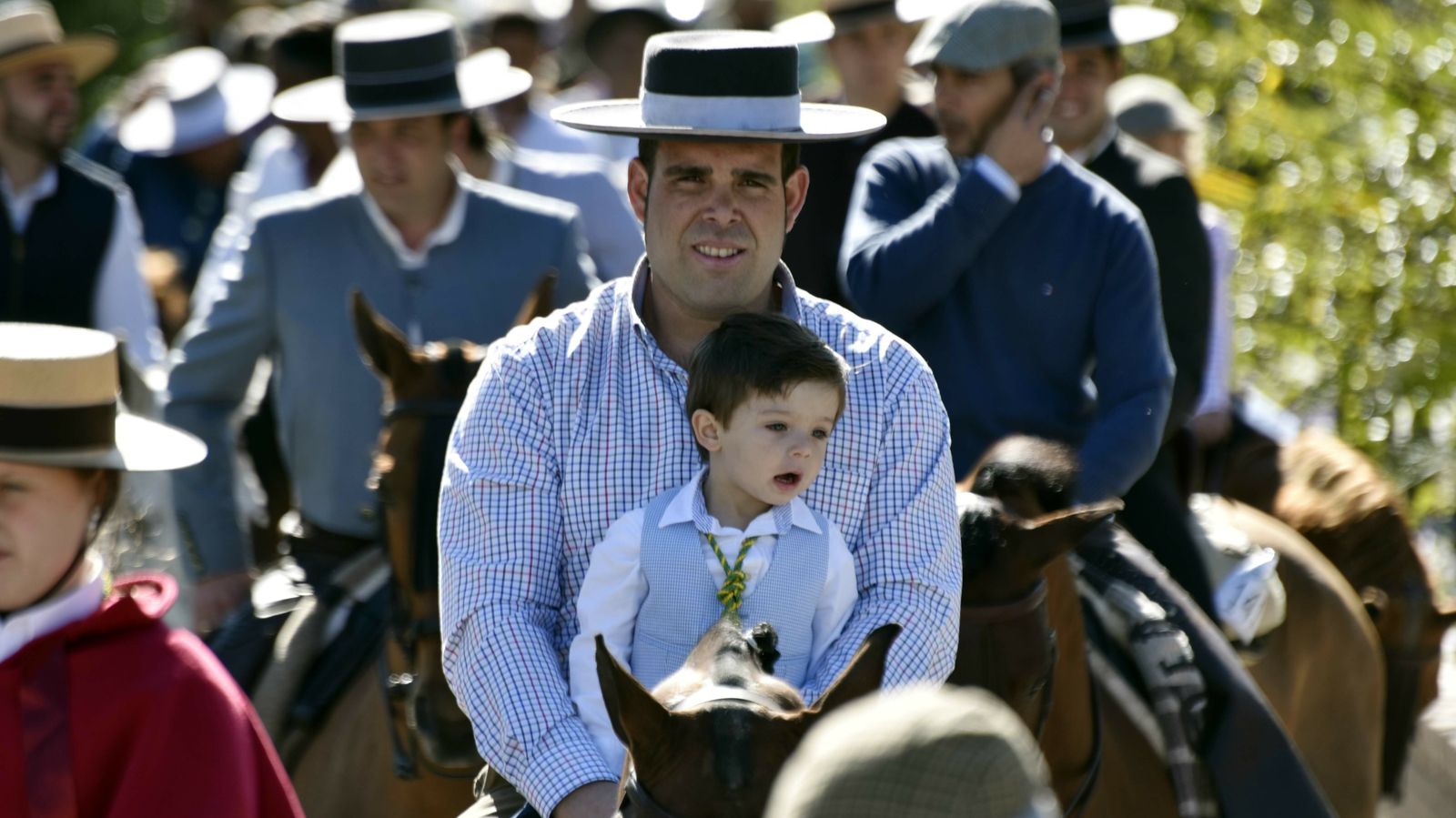Salida de la Romería de Los Barrios en imágenes
