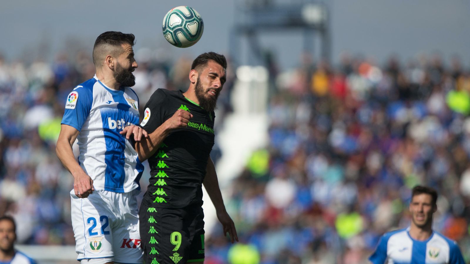 Siovas salta con Borja Iglesias.