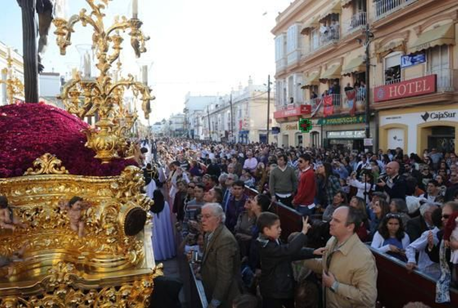 San Fernando se vuelca con la procesión Magna. 

Foto: Elias Pimentel