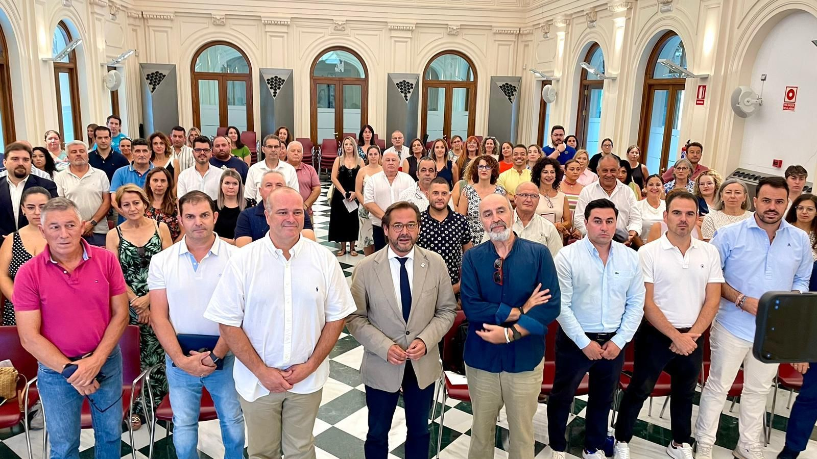 El delegado del Gobierno, Antonio Granados, presenta el programa a los alcaldes de la provincia