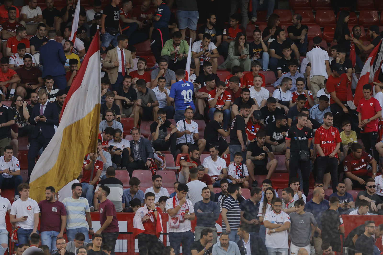 Búscate en las fotos del Sevilla -Villarreal