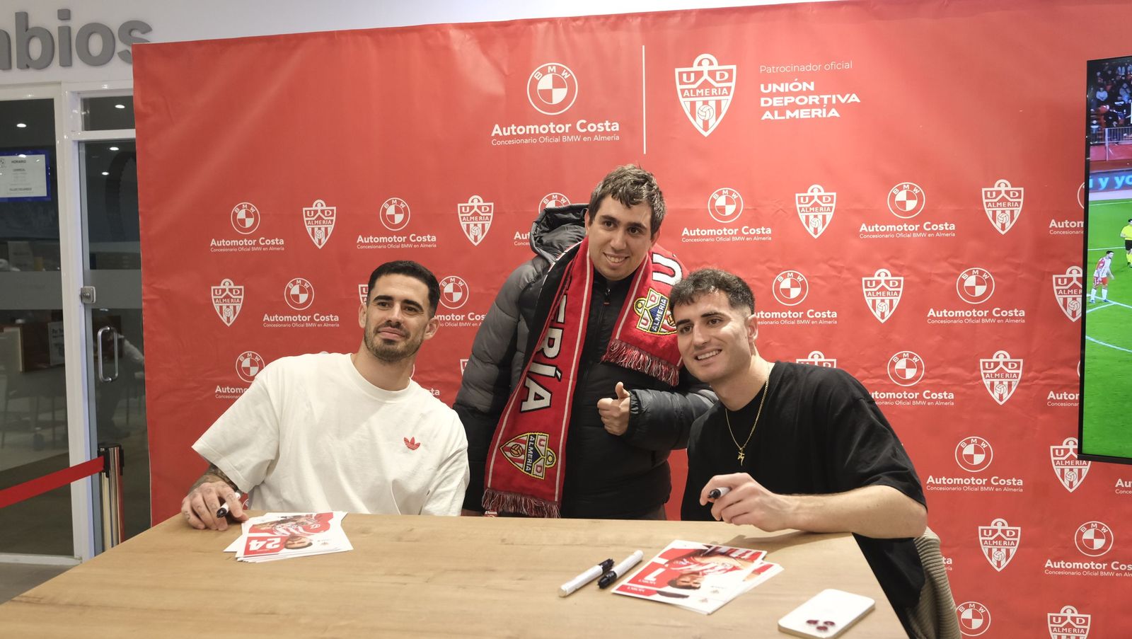 La firma de autógrafos de Jon Morcillo y Miguel de la Fuente en Automotor Costa BMW