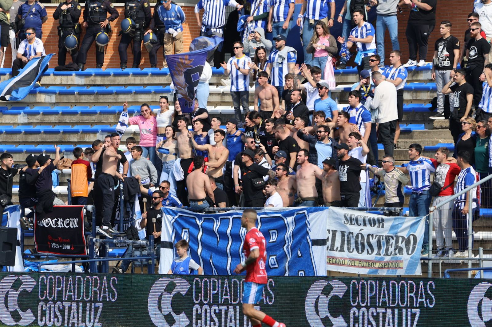 Búscate en las gradas del Nuevo Colombino durante el Recre-Deportiva Minera