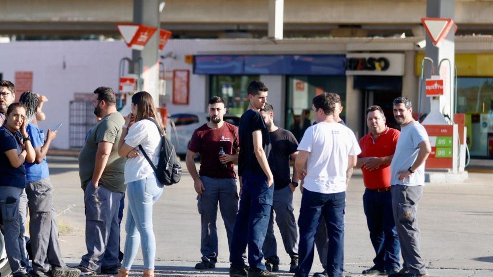 Trabajadores desalojados.