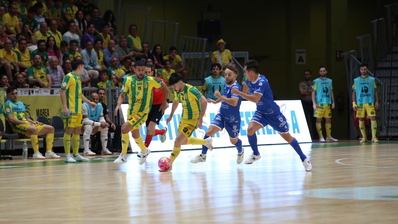 Los amarillos no pudieron con la defensa manchega.