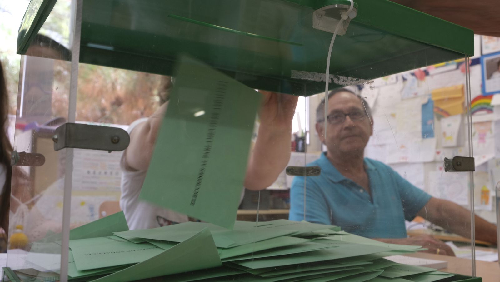 Imágenes de la votaciones en Almería al parlamento andaluz