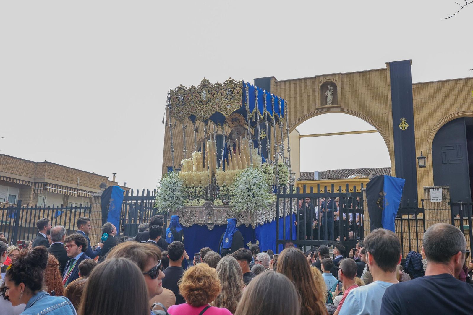 Así vivió Granada la salida de la Hermandad de los Salesianos 2025