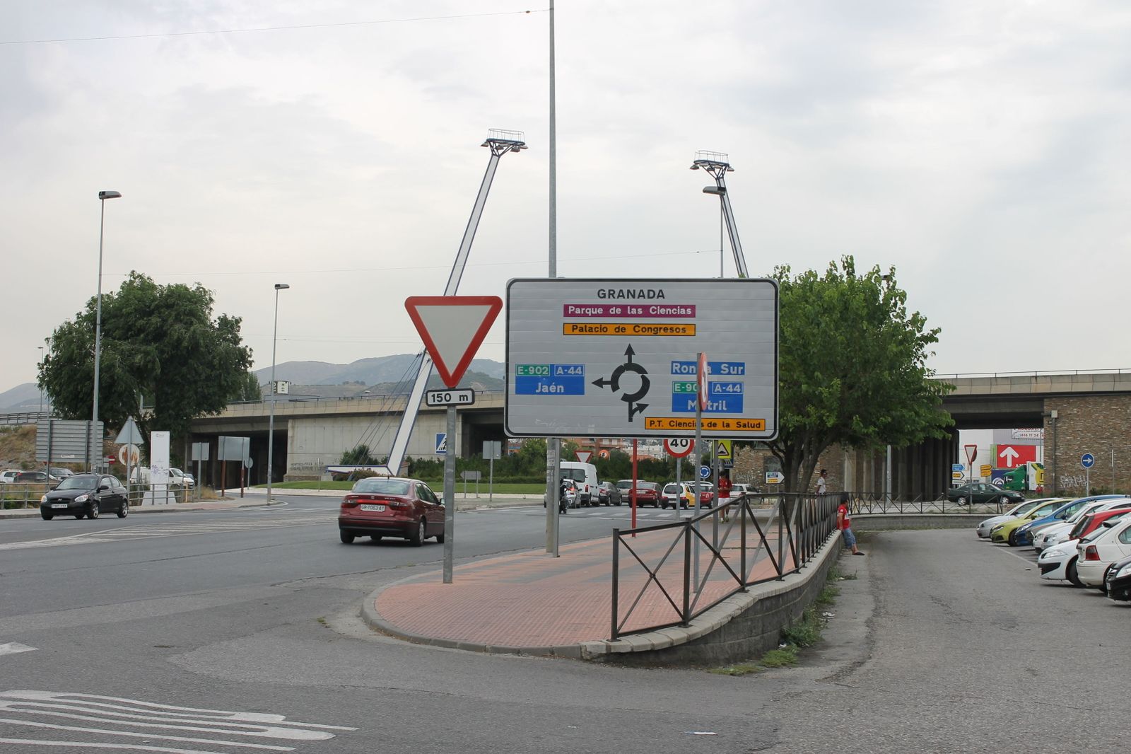 La rotonda en cuestión está bajo la A-44.