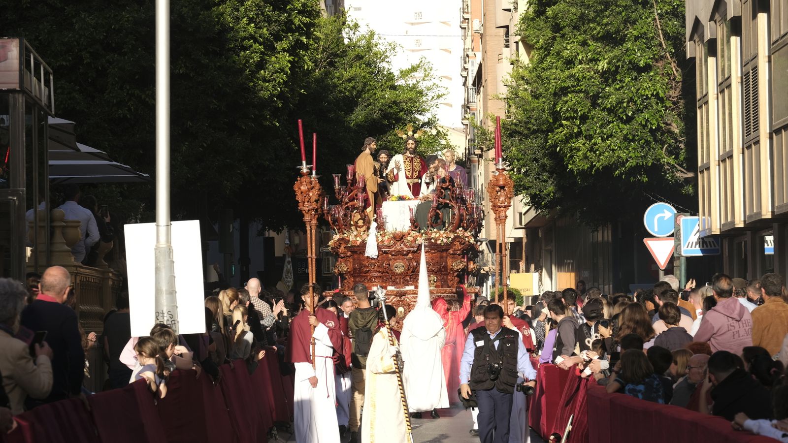 La procesión de la Santa Cena en Almería, en imágenes