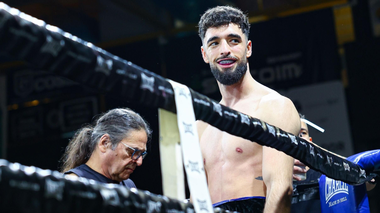 José Luis Navarro, antes de comenzar un combate.