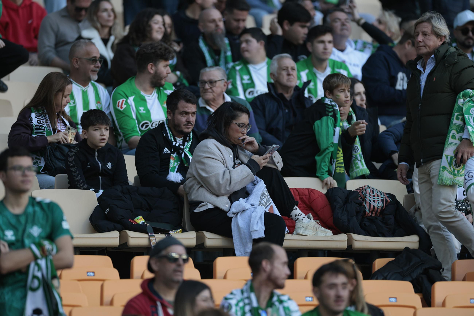 Búscate en las fotos del Betis - Girona