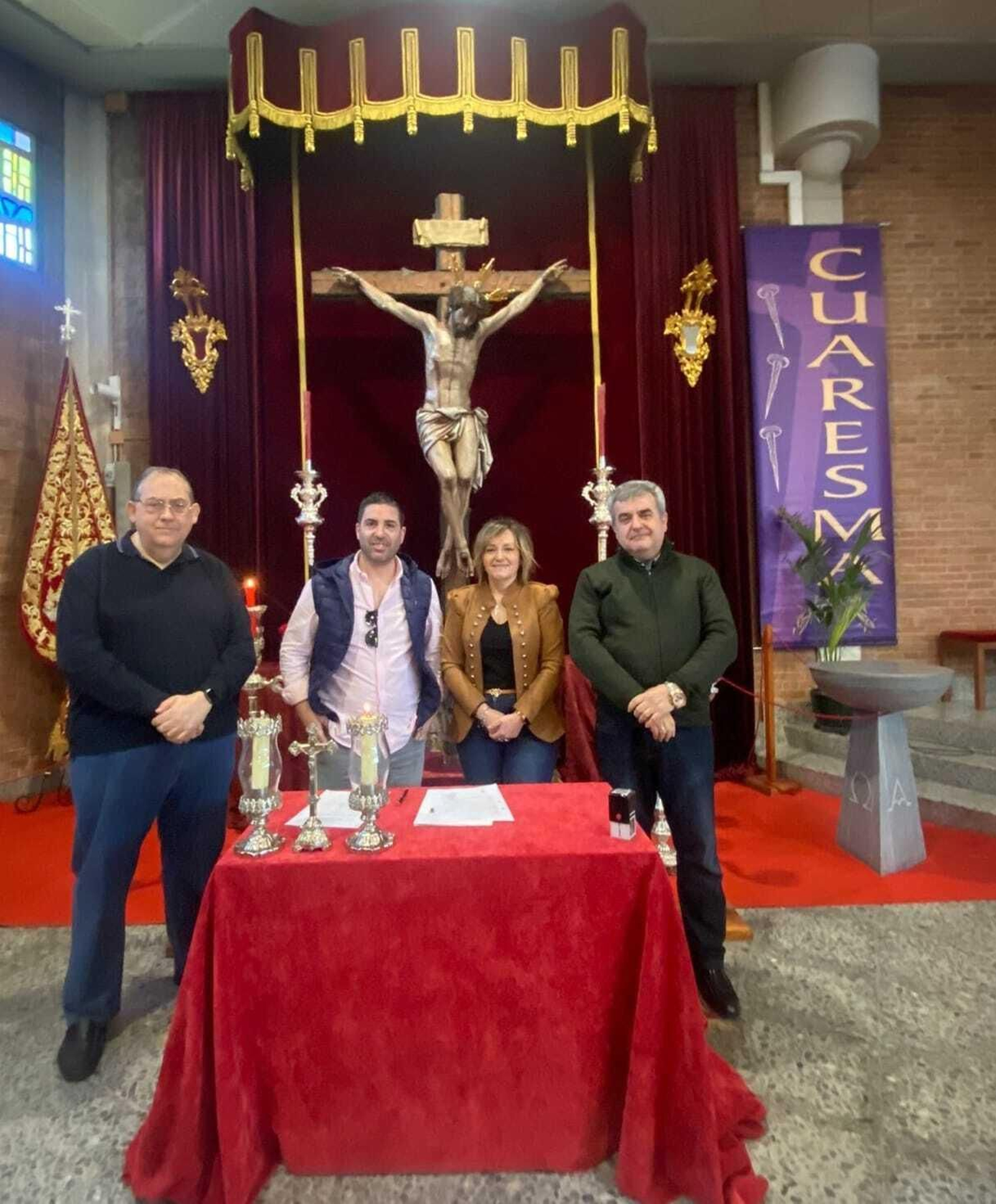 Firma del contrato de ejecución de la fase de ebanistería.