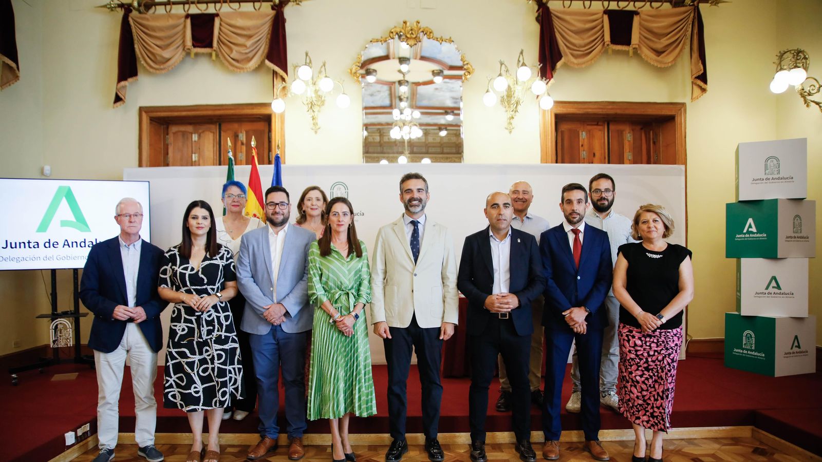 Todos los responsables municipales qaue han recibido las ayudas.