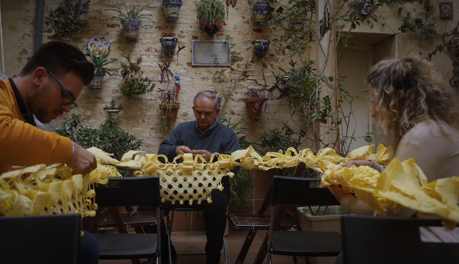 La elaboración de palmas rizadas en la Divina Pastora, todas las imágenes