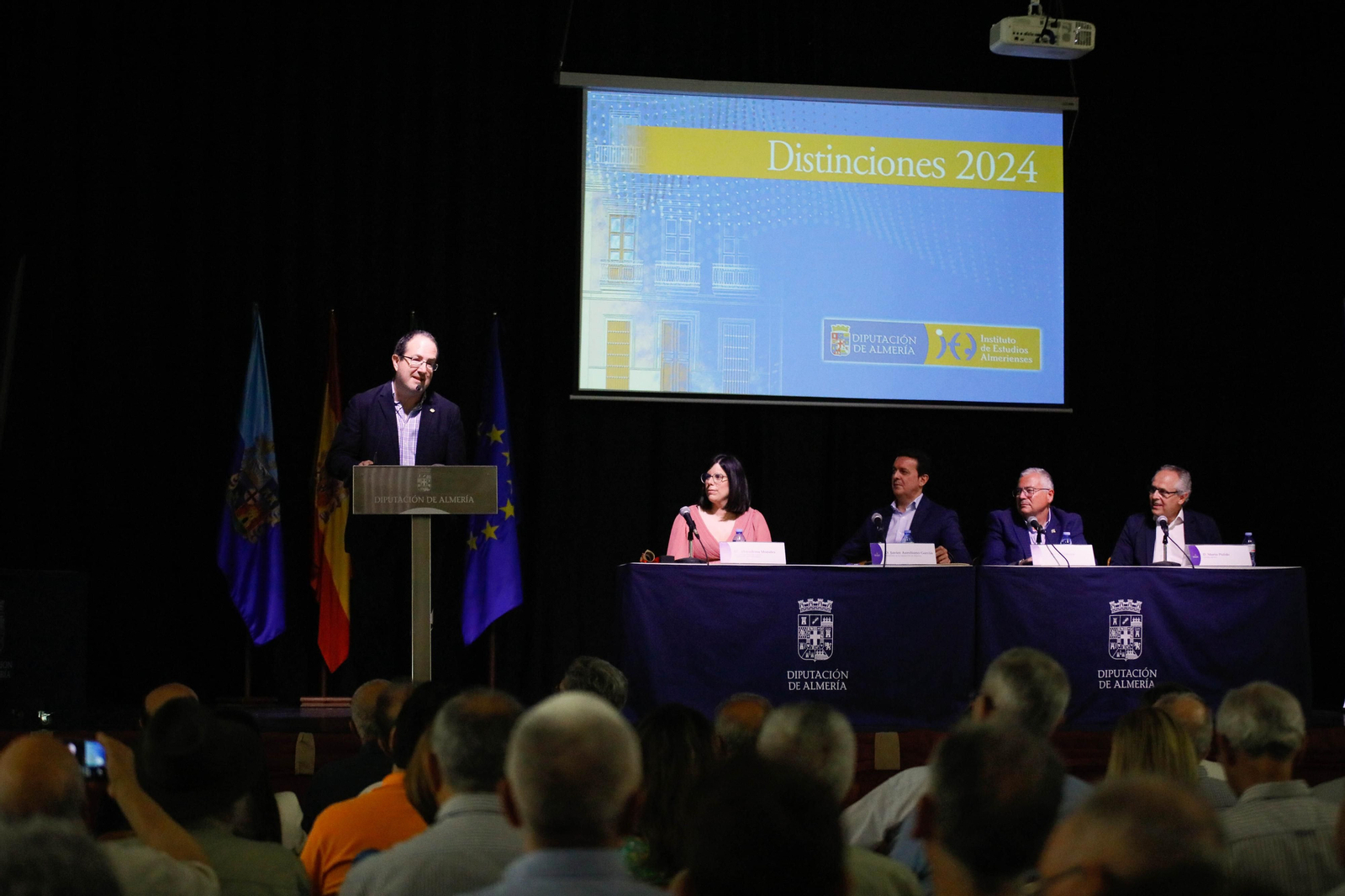 Imágenes de la entrega de los Escudos de Oro del IEA y la celebración de su Plenario