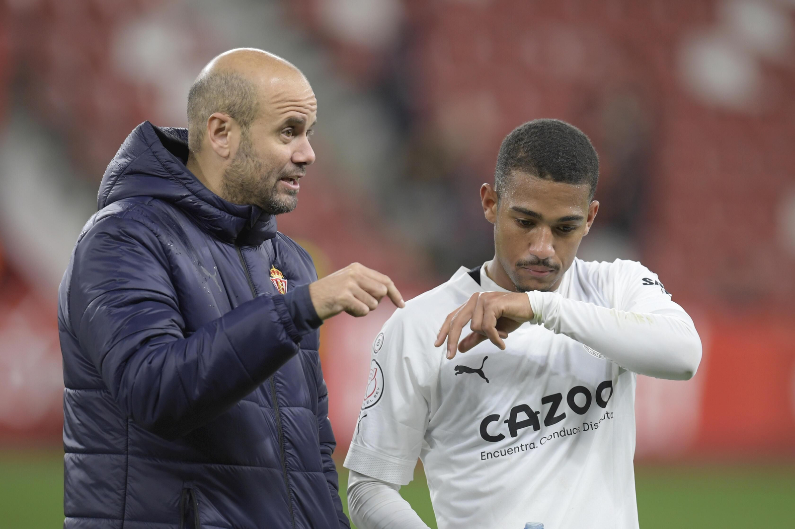 Miguel Ángel Ramírez, técnico del Sporting, no lo tendrá fácil para configurar su defensa ante el Granada CF.