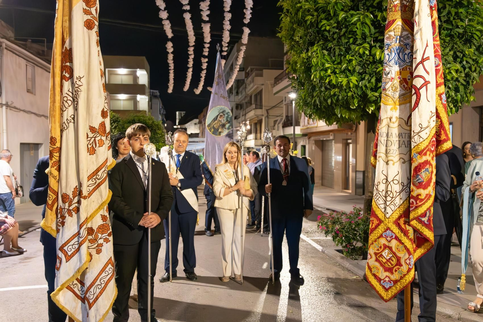Santa Ana, patrona de Torredelcampo, recibe el bastón de mando como Alcaldesa Perpetua.