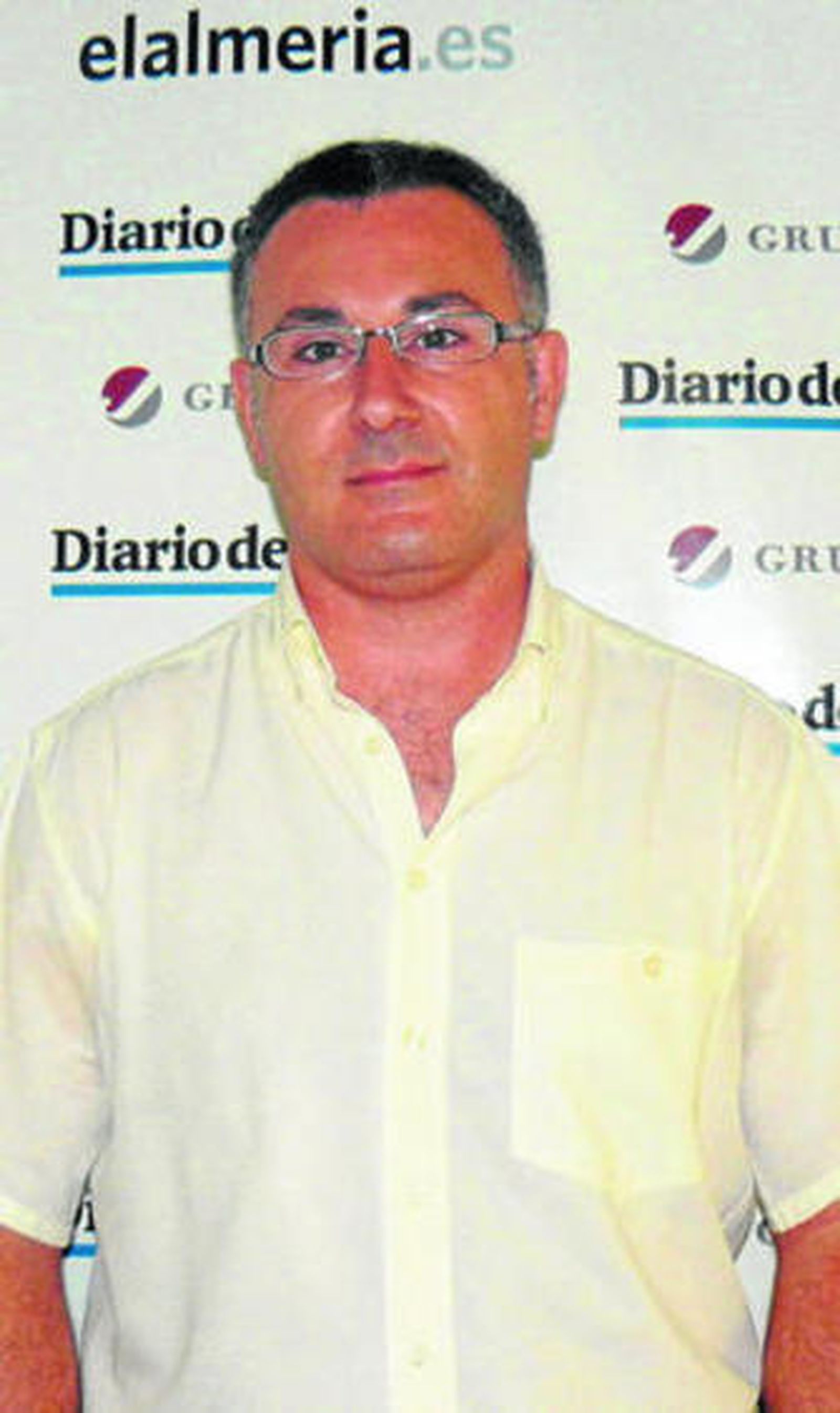 Cristóbal Rodríguez, alcalde de Alhama, durante su visita al Diario.