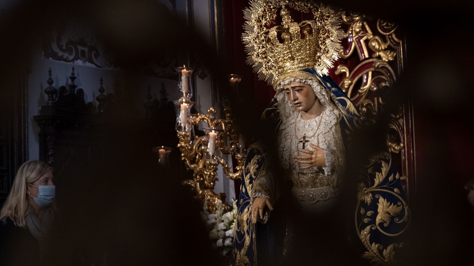 La Virgen de la Amargura en besamanos