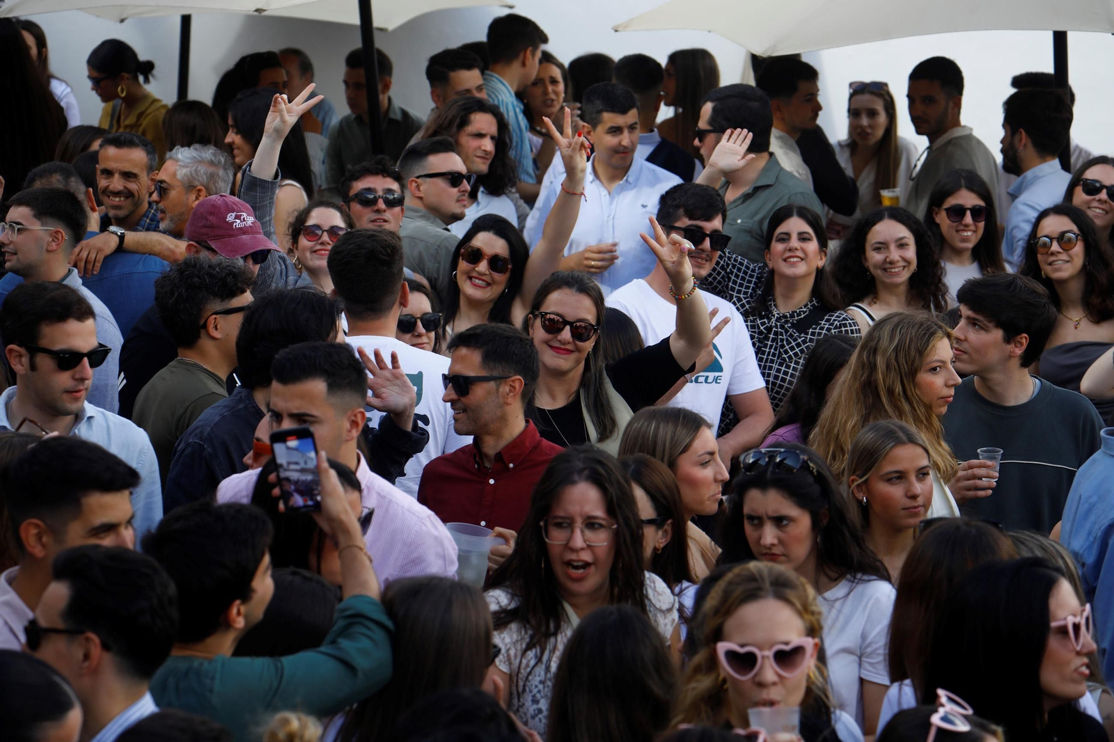 Las mejores fotos de unas Cruces de Córdoba abarrotadas para dar la bienvenida al fin de semana