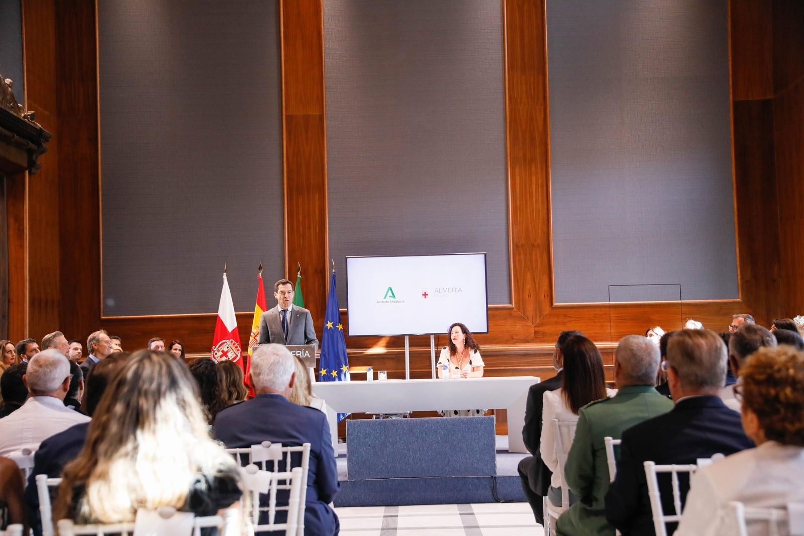 Imágemes de la casa consistorial de Almería