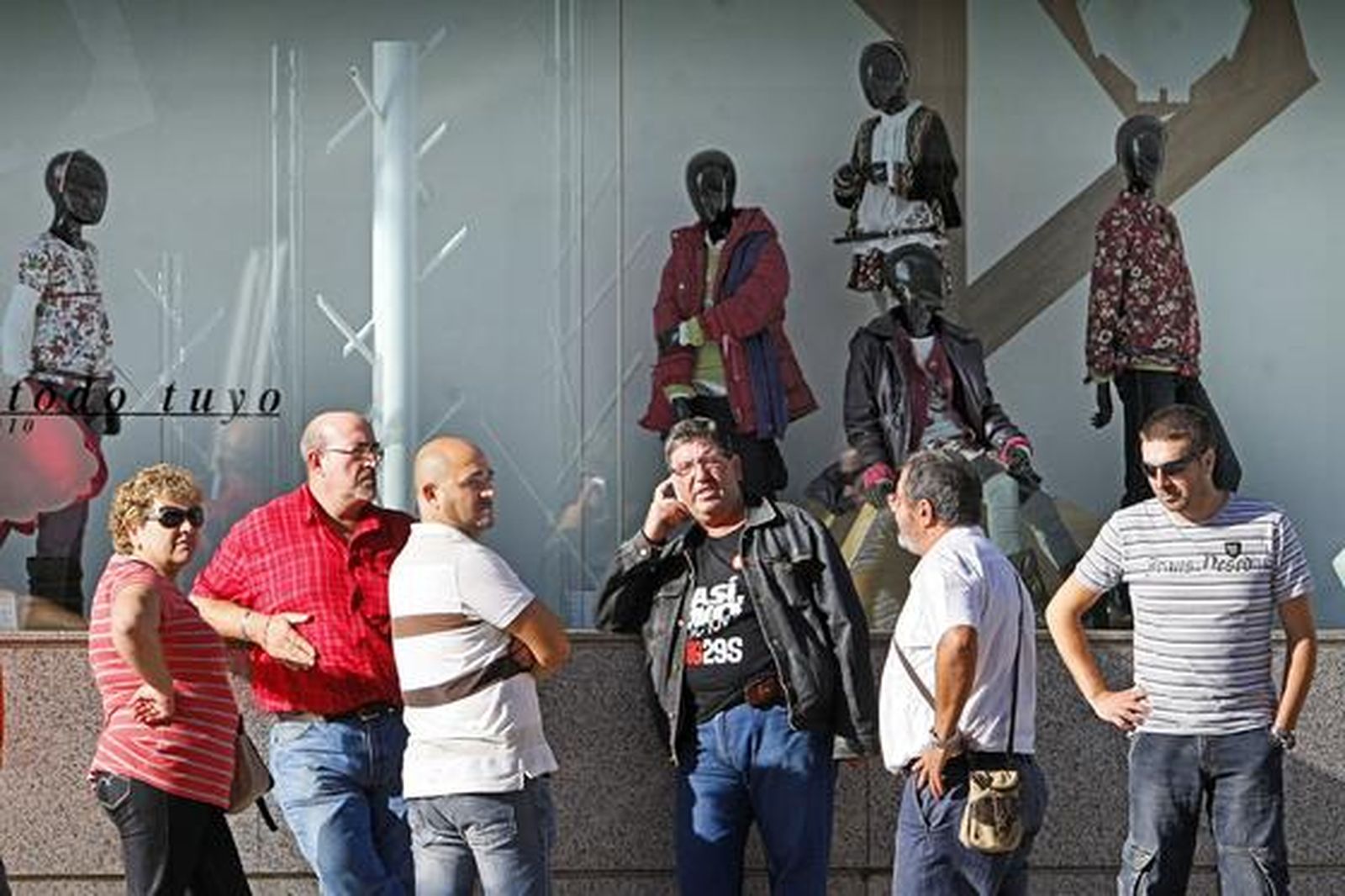 Los piquetes tomaron el centro de la capital desde primera hora de la mañana para impedir la apertura de comercios y empresas. /Julio González
