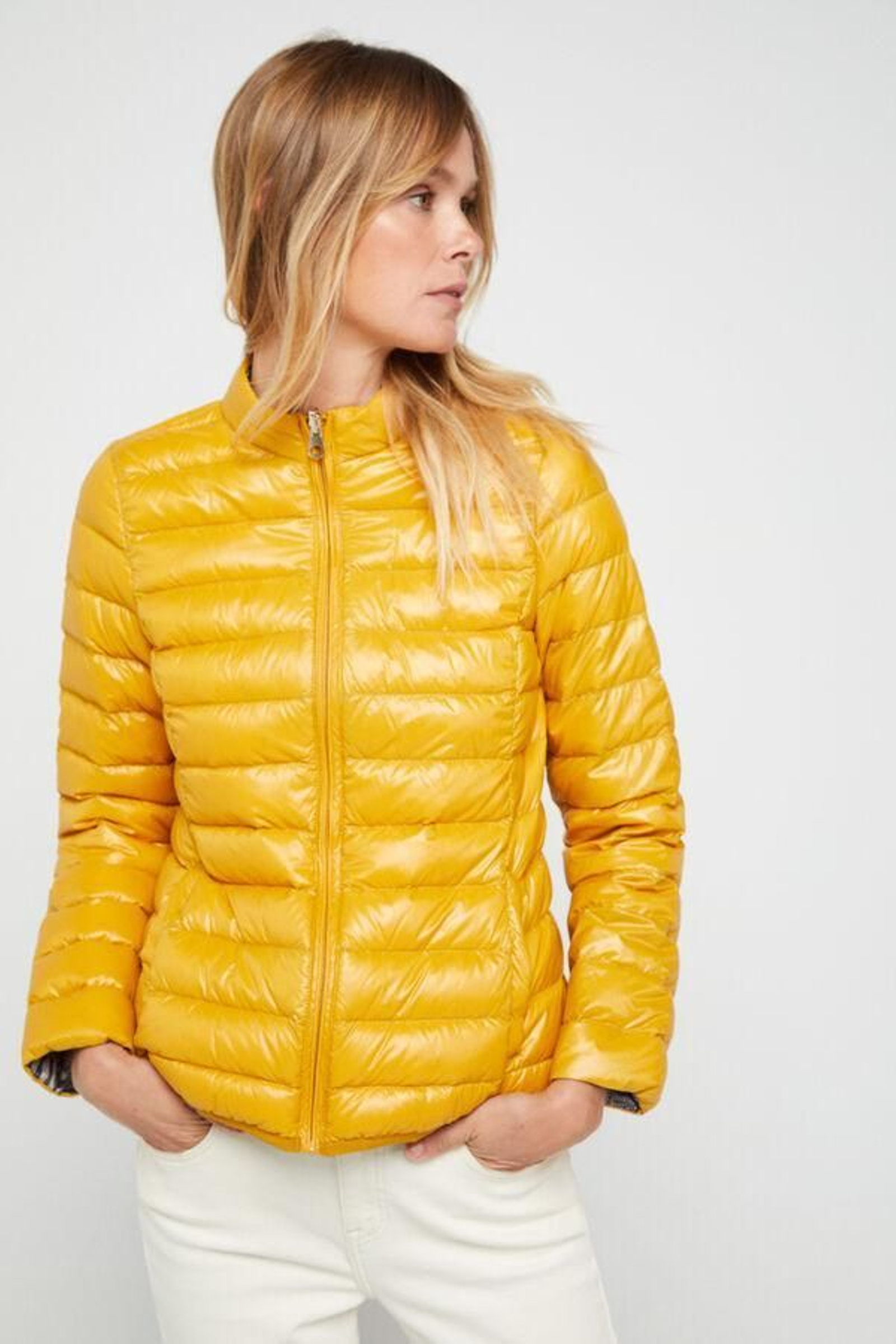 Plumífero corto de Cortefiel.