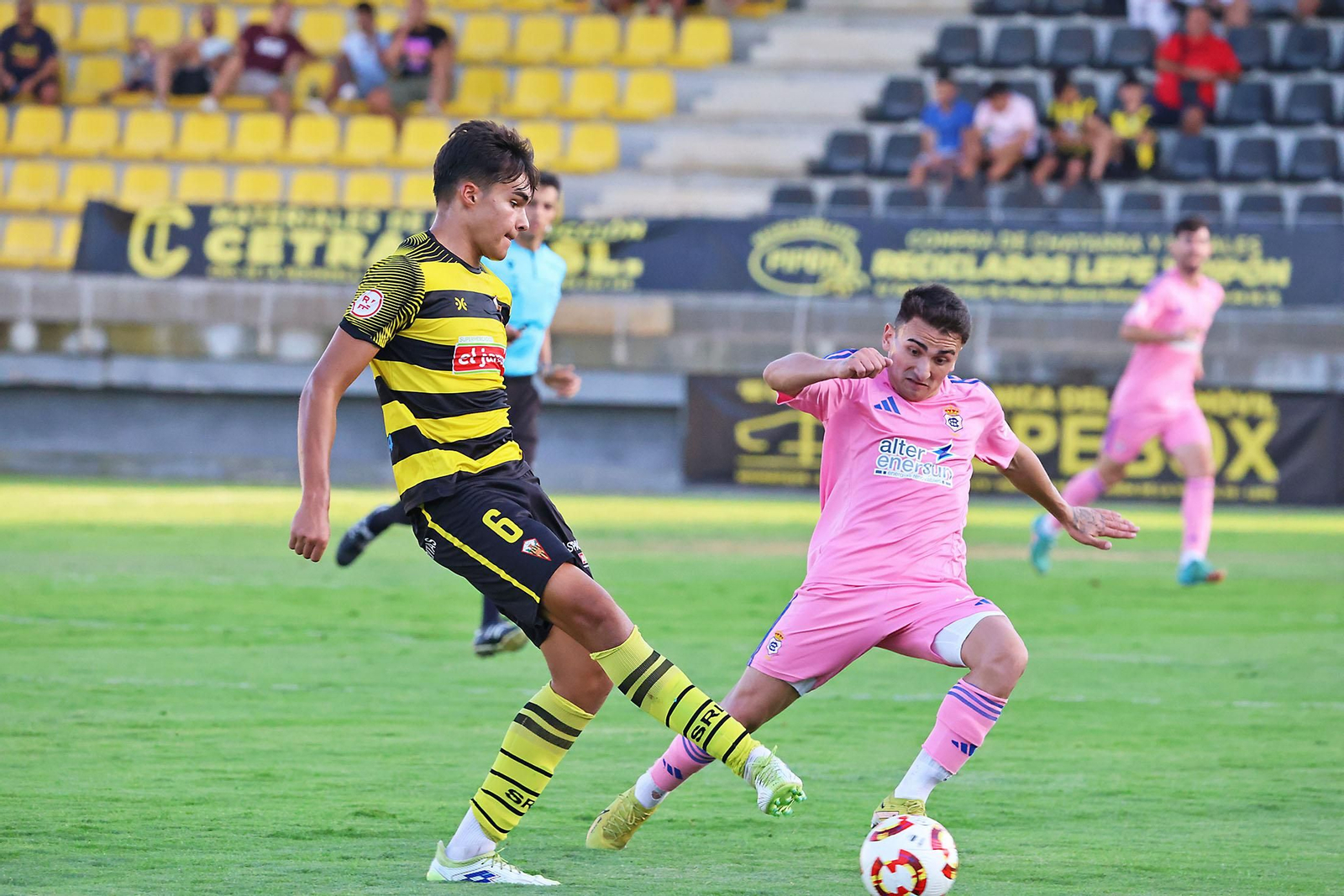 Imágenes del Trofeo de la Bella entre el San Roque de Lepe y el Recreativo de Huelva