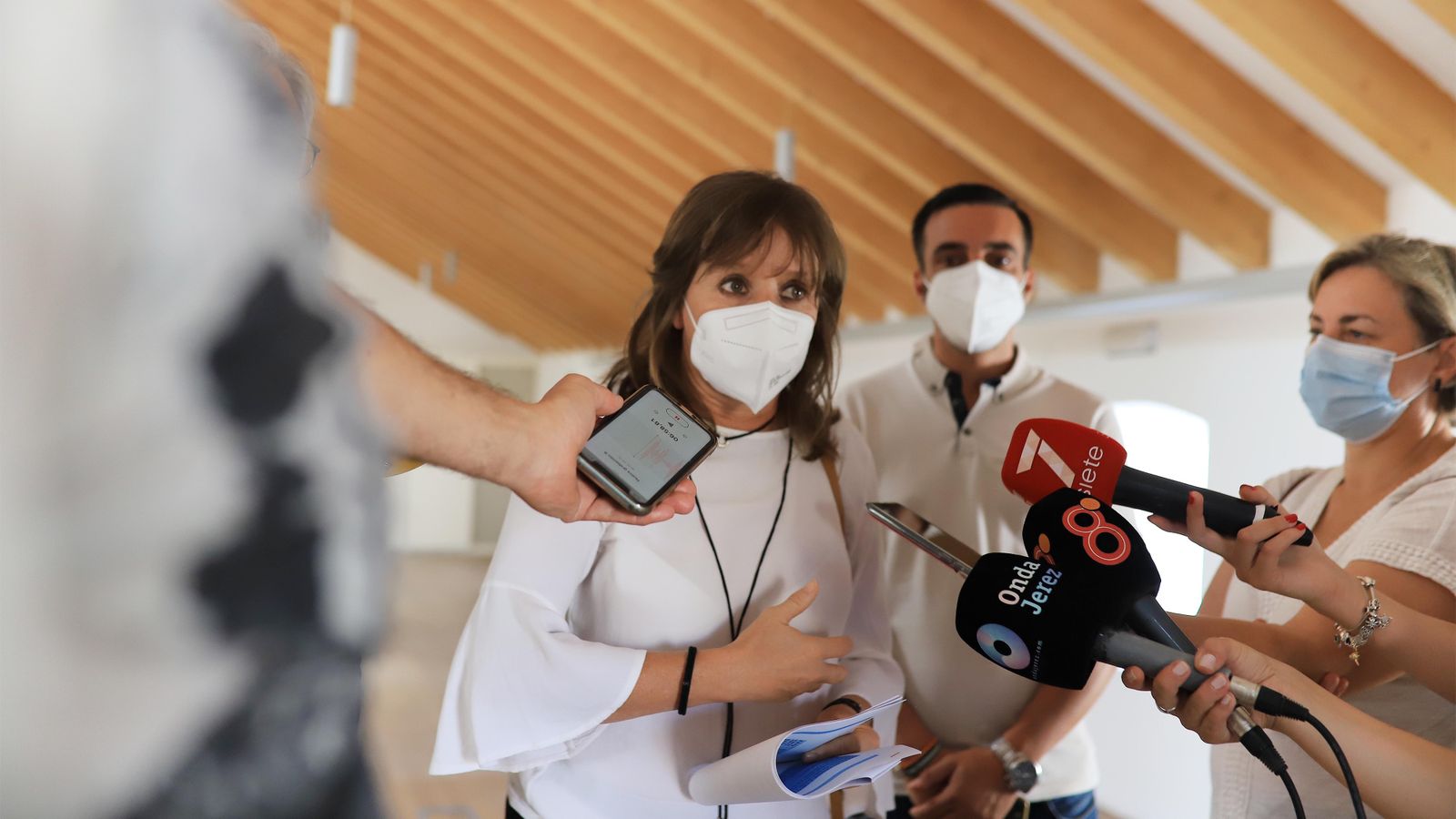 Laura Álvarez, hoy en la visita a las obras de la Nave del Aceite.