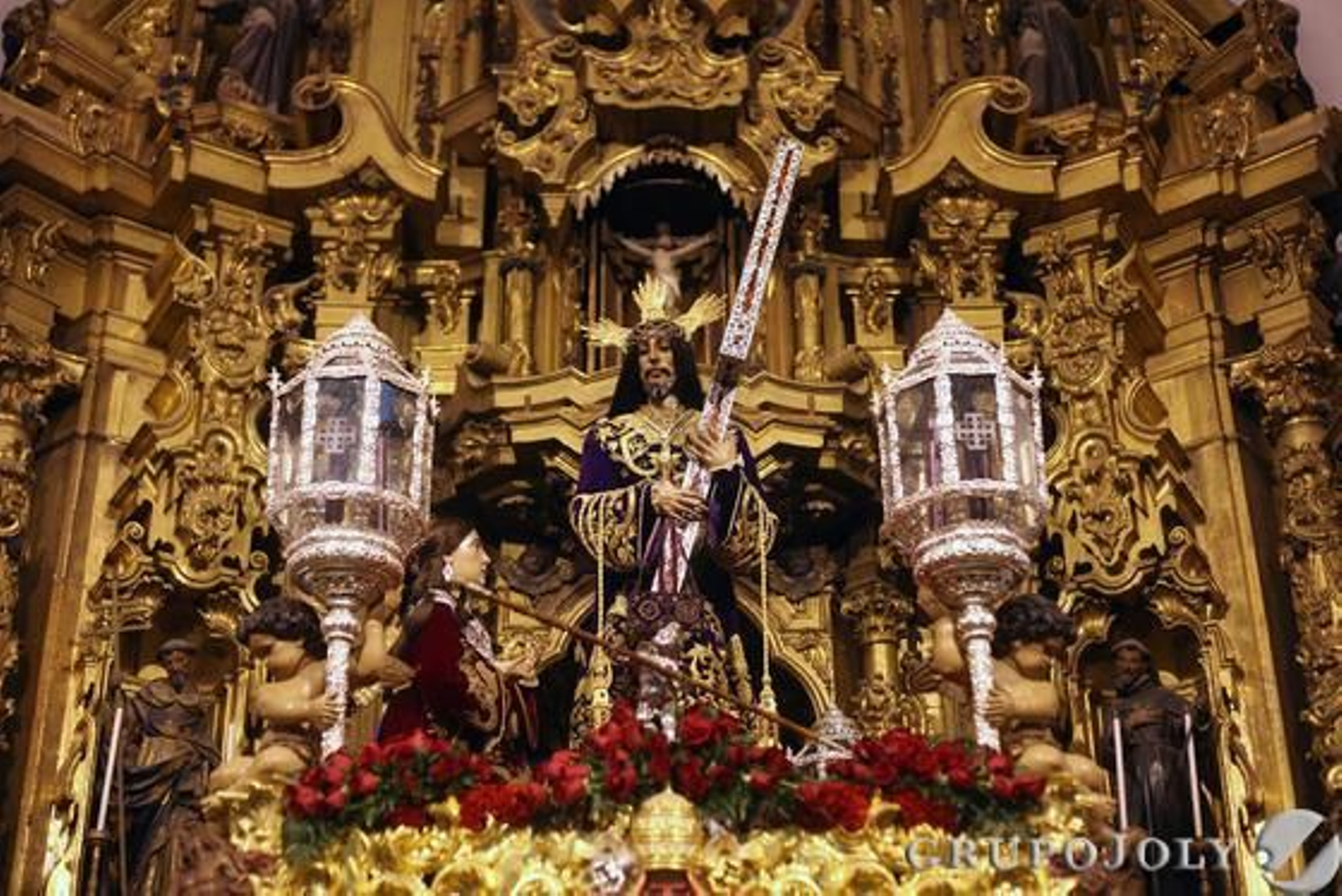 La lluvia impide la salida del Nazareno por segundo año consecutivo. 

Foto: Jesus Marin