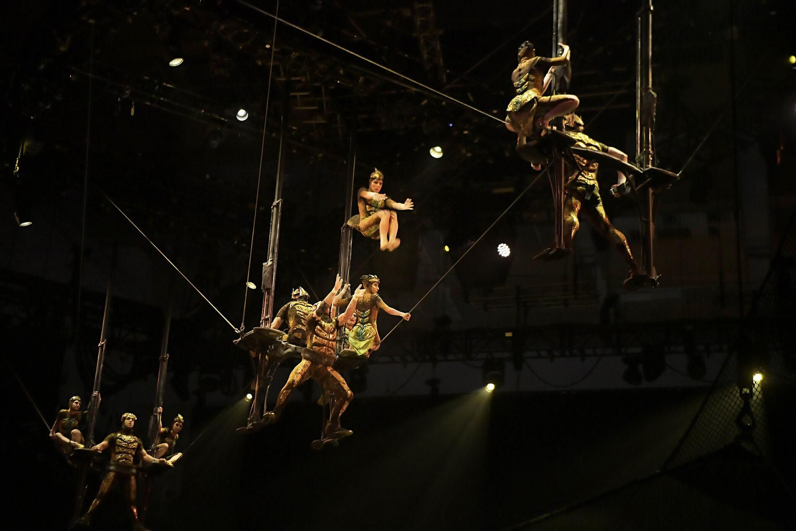 El Circo del Sol brilla en el Palacio de Deportes de Granada