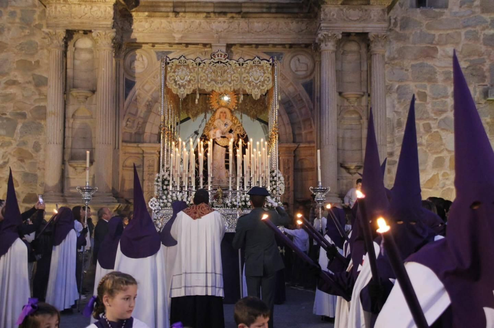 Jueves Santo en Hinojosa del Duque: La procesión del Huerto y los Dolores, en imágenes