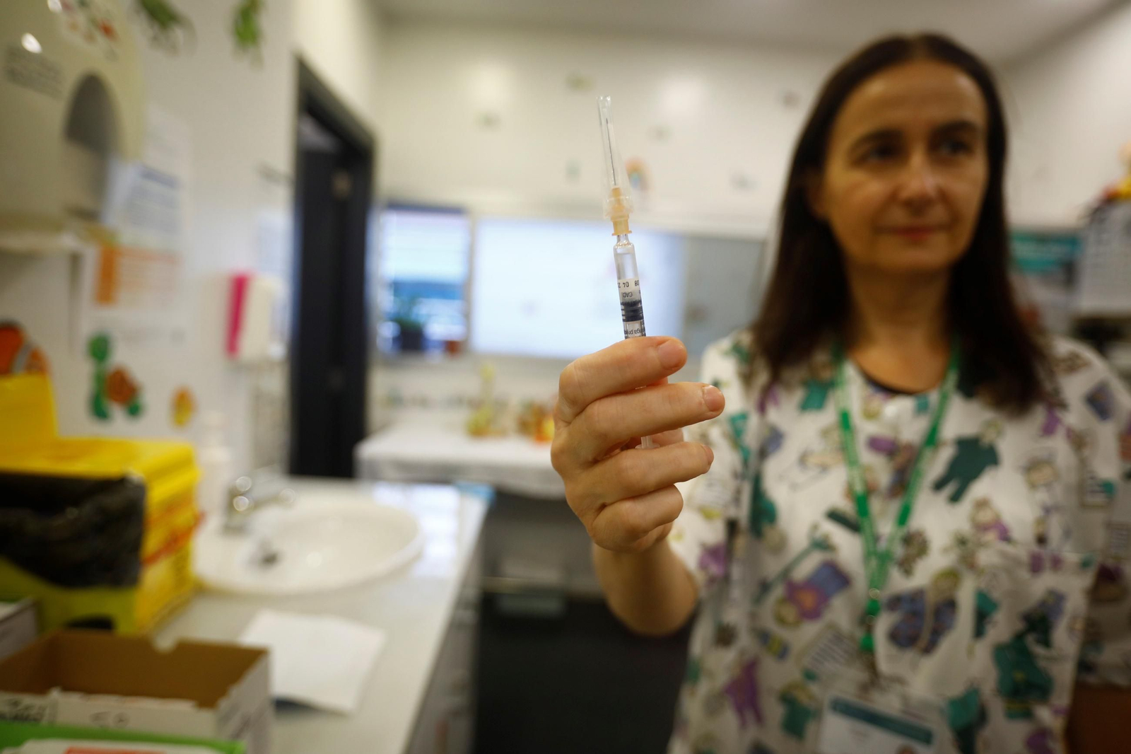 El inicio de la campaña de vacunación contra la gripe, en imágenes