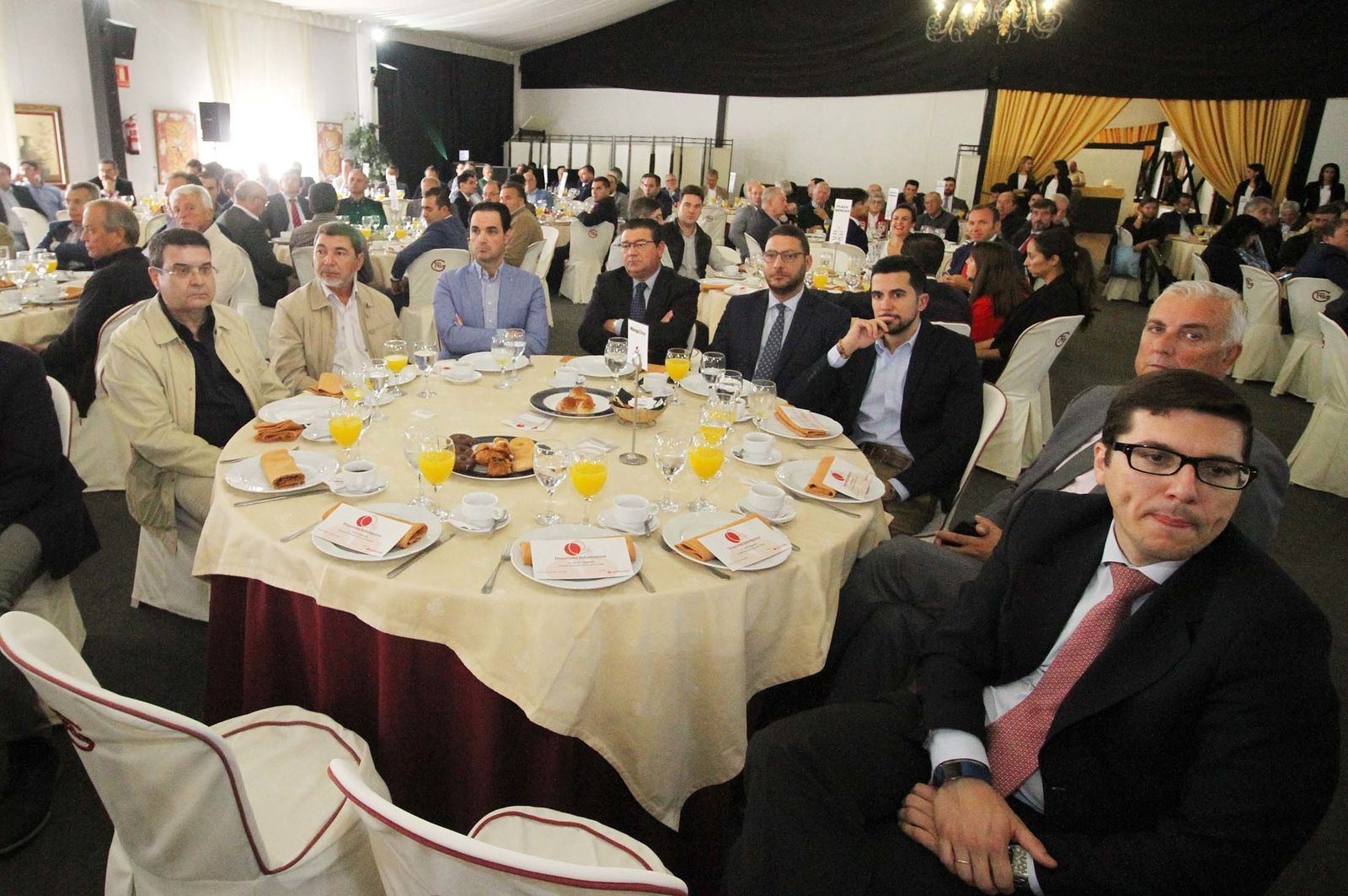 Imágenes del Desayuno Informativo del Grupo Joly con Javier Targhetta