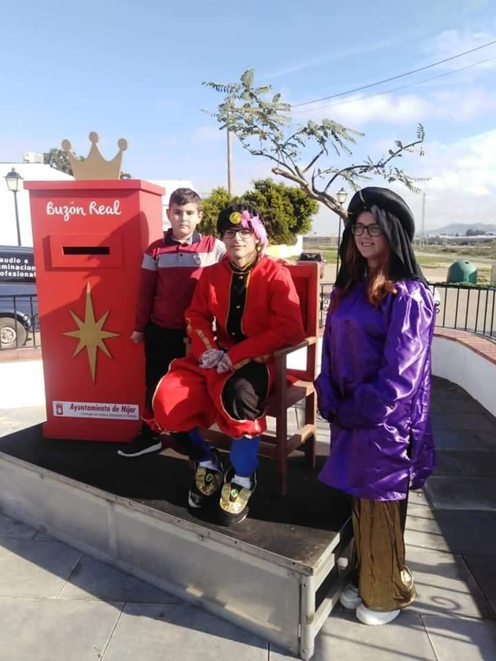 Los mercadillos navideños y belenes vivientes forman parte de la oferta