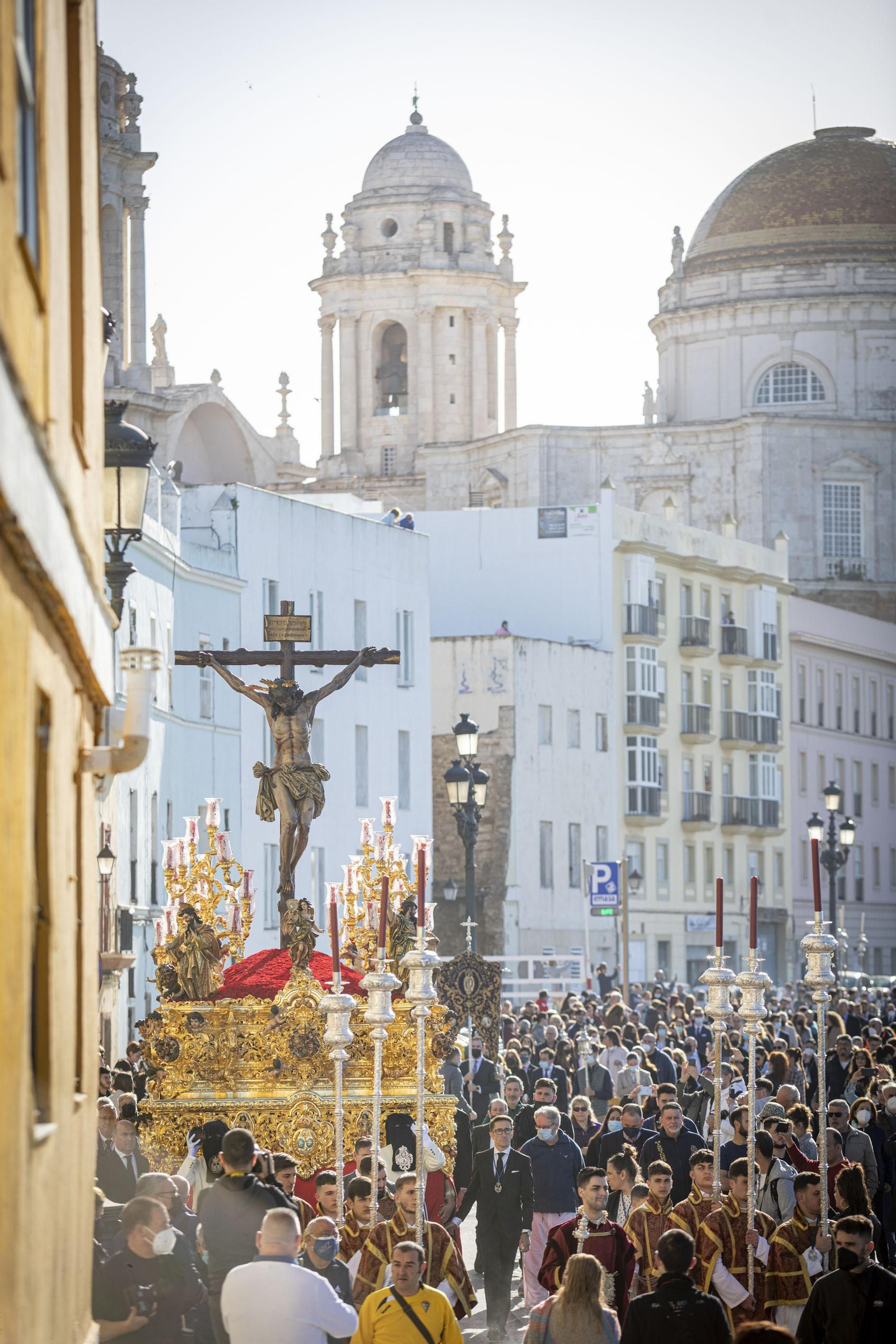 Imágenes del regreso de La Palma a su templo en la Semana Santa de Cádiz 2022