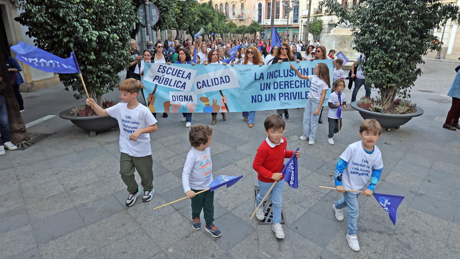Manifestación de la Flampa de Jerez contra las faltas de recursos por necesidades especiales