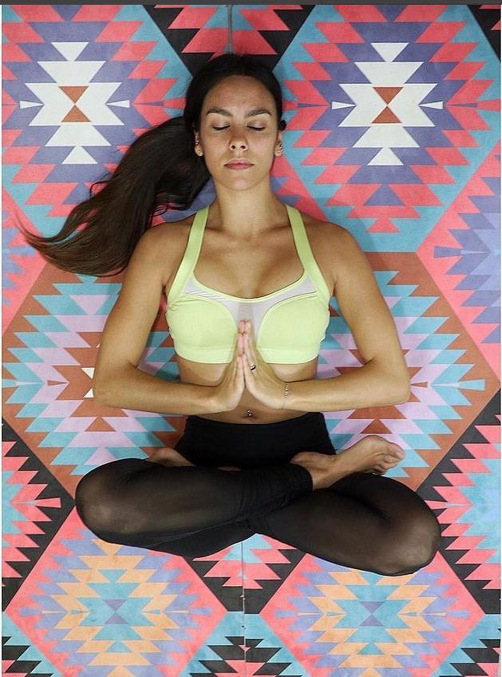 Cristina Pedroche ha aprovechado para practicar yoga.