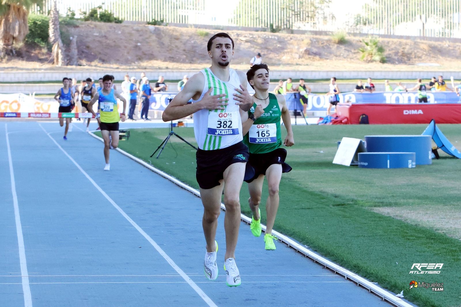 Alejandro Nuñez y el 4x100 del Nerja, campeones de España sub 18 en Málaga