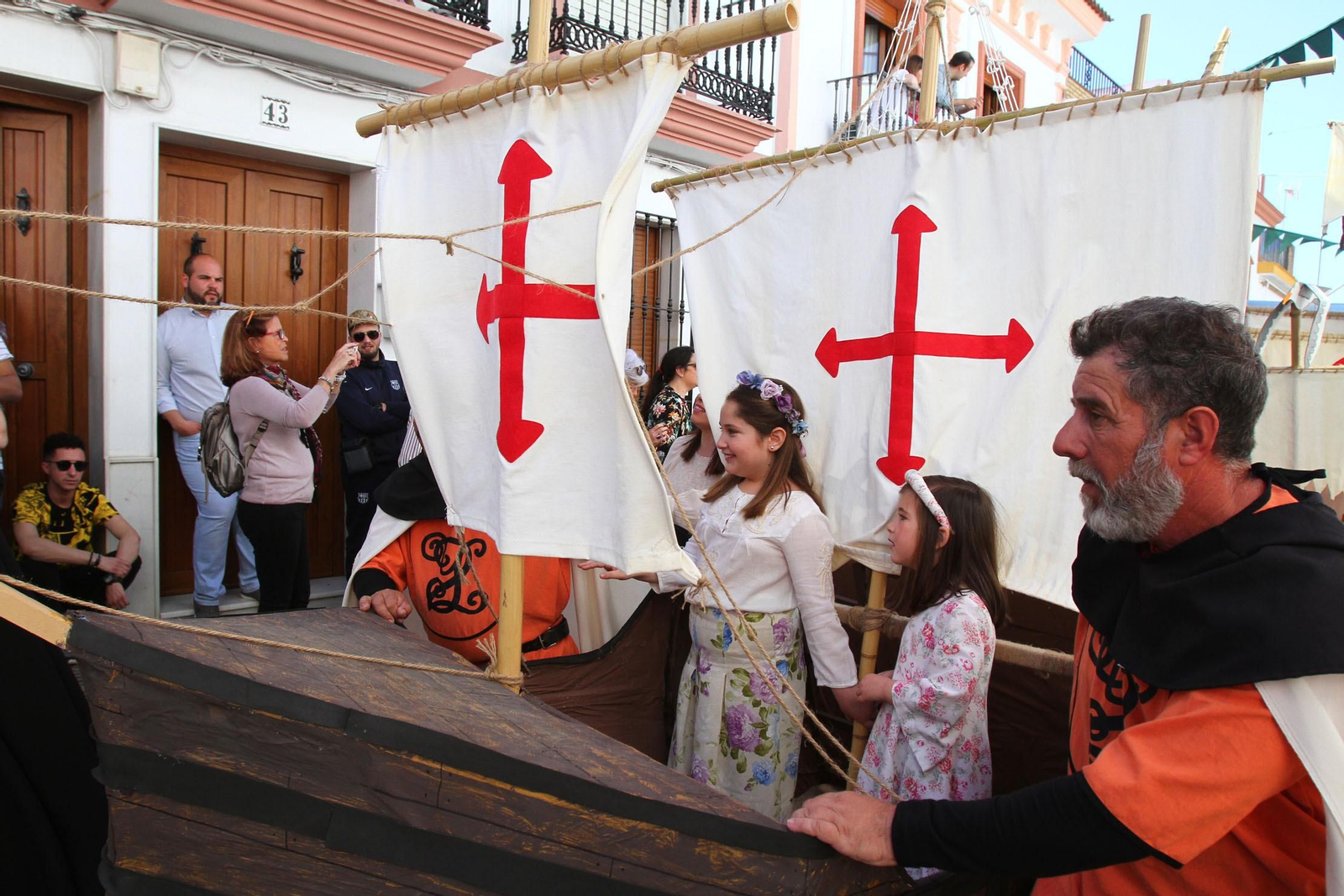 Imágenes del desfile de la XIX Feria Medieval del Descubrimiento, en Palos de la Frontera