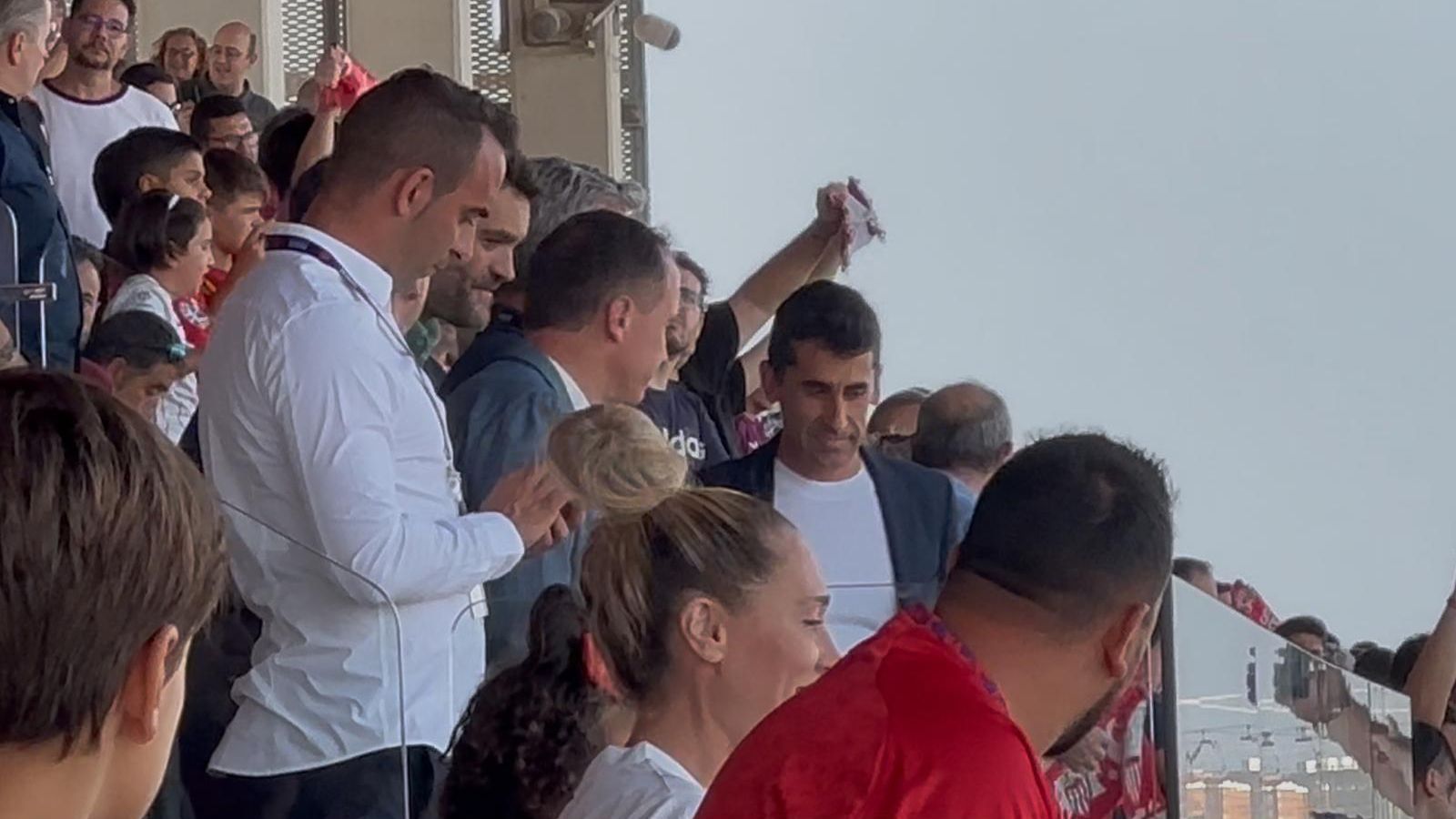 Paco Gallardo en el palco del estadio Jesús Navas.