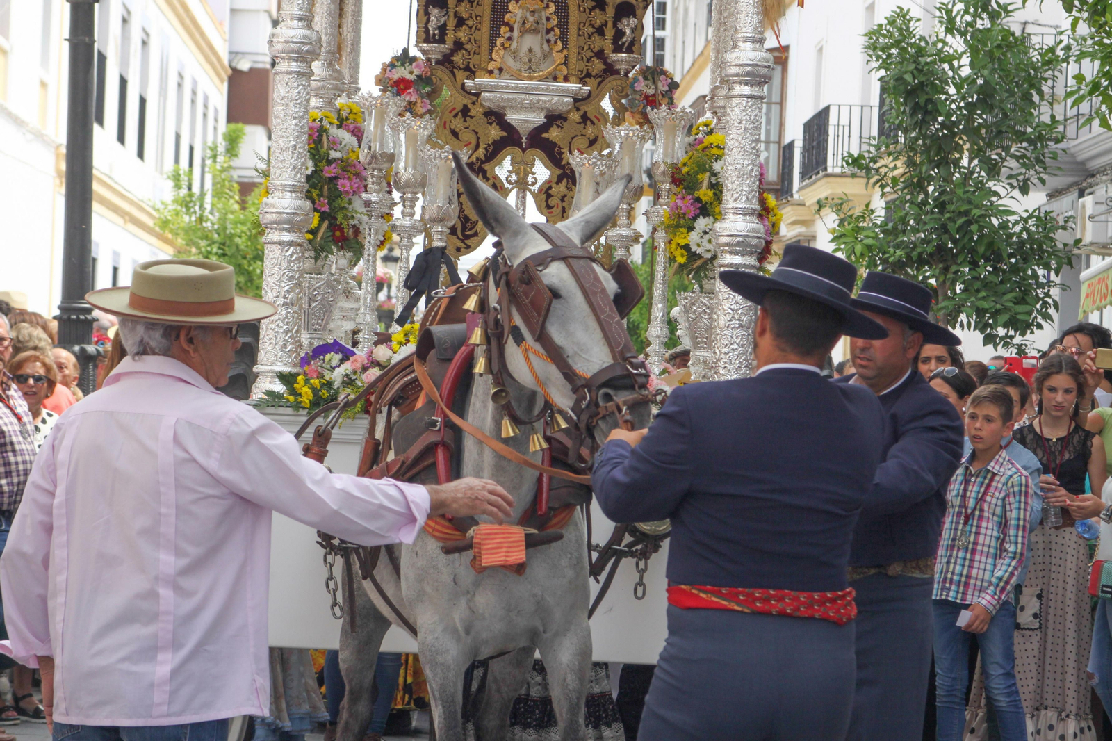 Salida de la Hermandad del Rocío de Chiclana