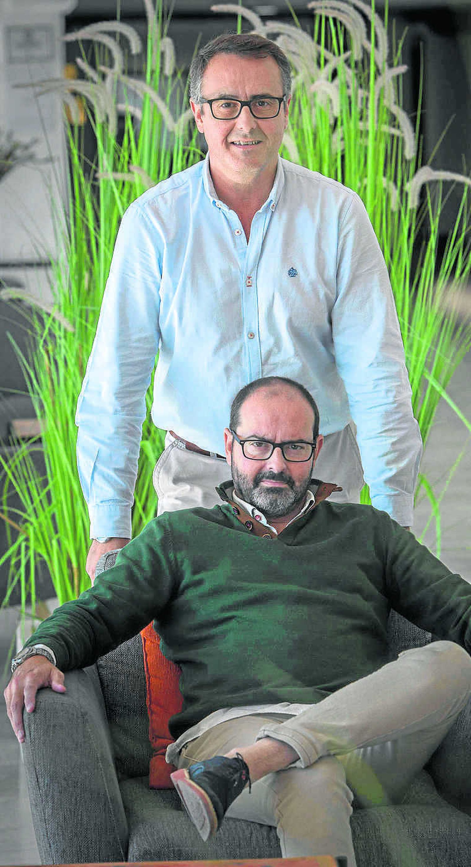 Carlos Carrillo de las Heras (sentado) y su hermano Emilio José.