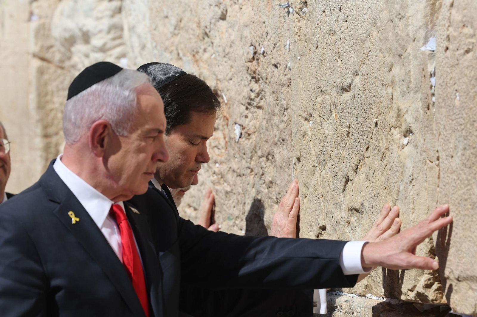 Marco Rubio y Benjamín Netanyahu, en el Muro de las Lamentaciones.