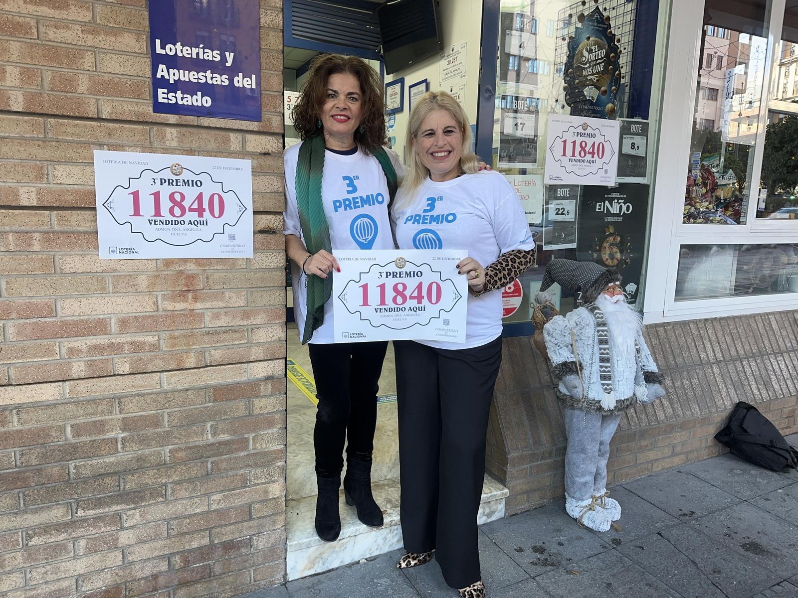 Imágenes de la celebración de los premios de la Lotería de Navidad en Huelva